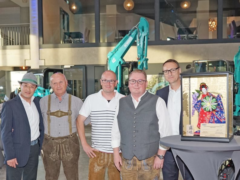 THIRTY YEARS STRONG FOR KOBELCO AND EMB BAUMASCHINEN